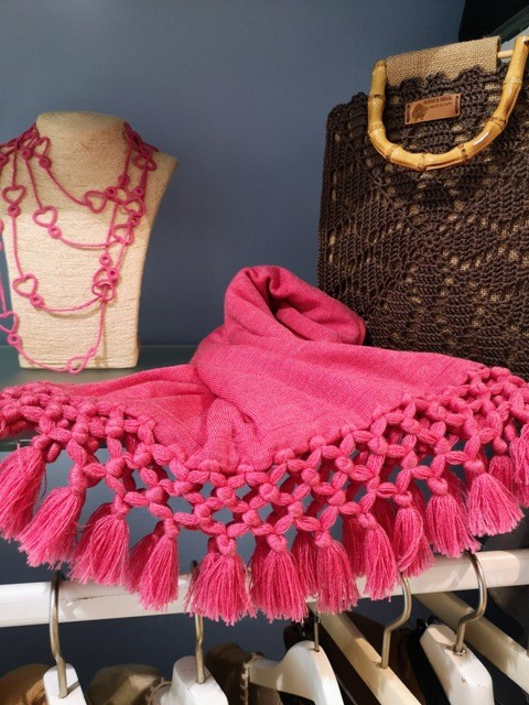 stola con frangia nodi