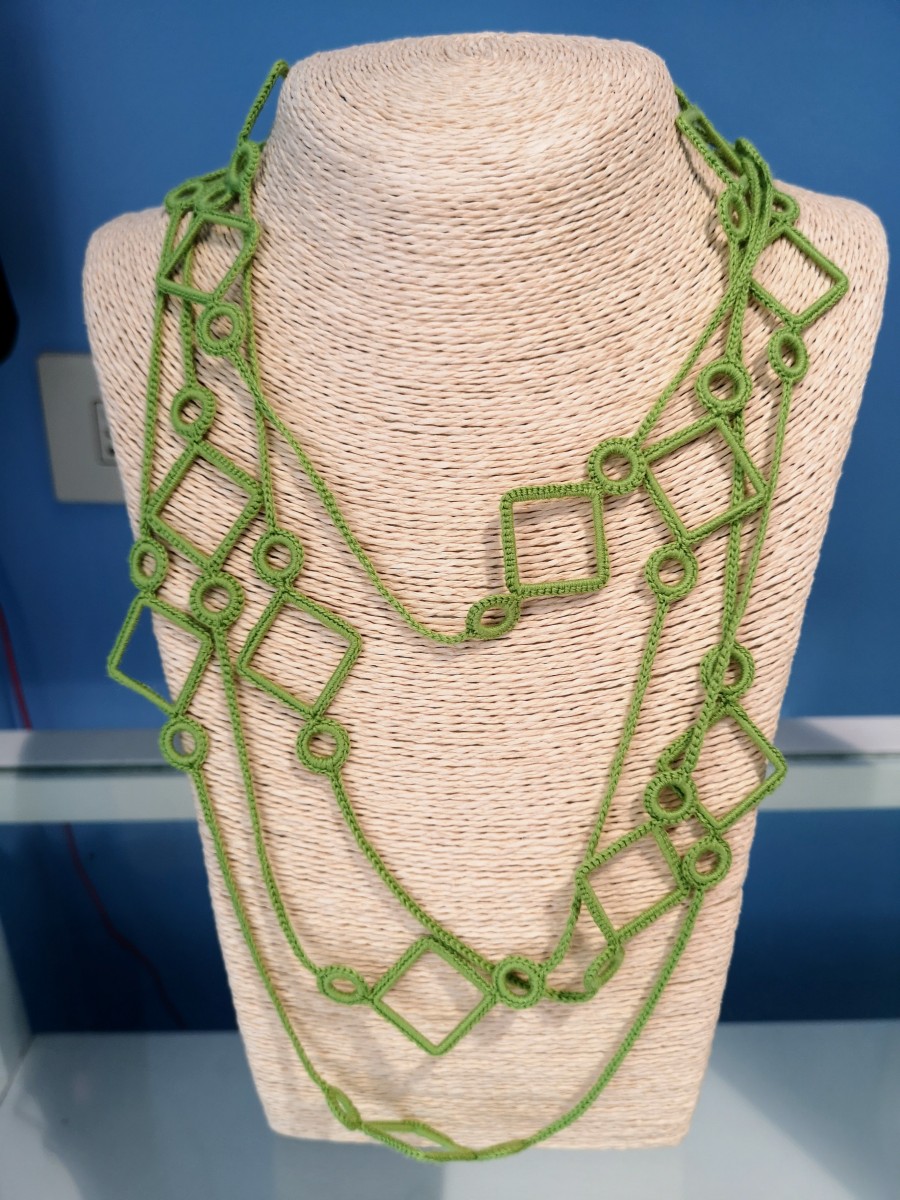 Collana ad uncinetto